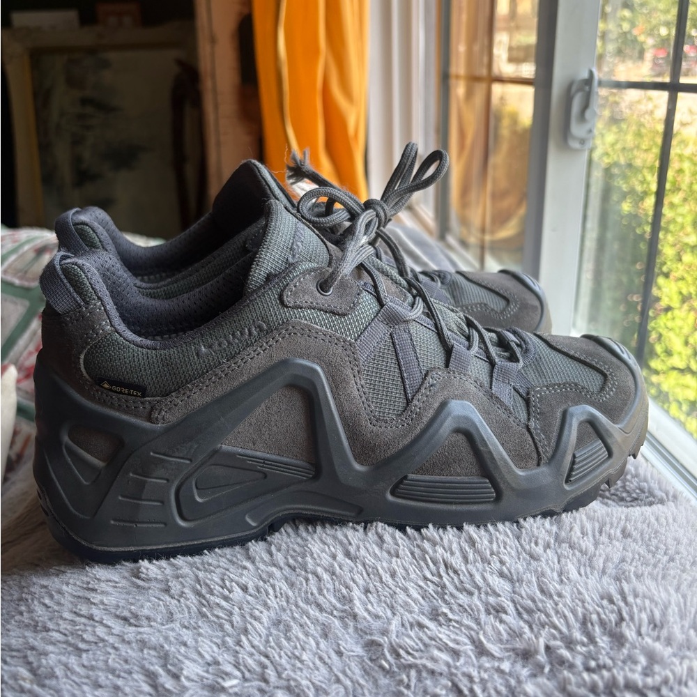 Lowa Men's Black and Gray Athletic Shoes